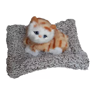 عروسک مدل  گربه خوابیده روی تشک کد 02 طول 20 سانتی متر