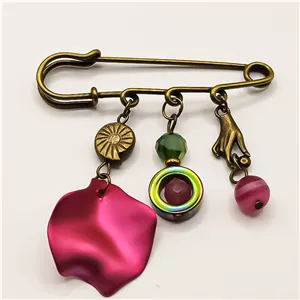 سنجاق سینه زنانه مدل مهربان 