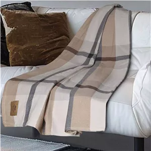 پتو مسافرتی برق لامع مدل اسکاتلند غیرمخمل سایز 150*200 سانتی متر