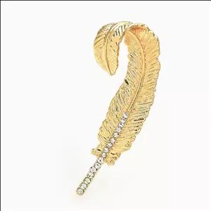 گل سینه زنانه مدل پر نگین دار مینیاتوری کد ngr418