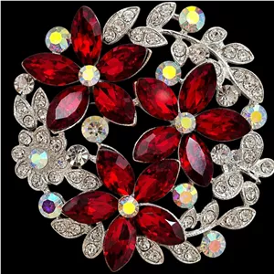 سنجاق سینه زنانه مدل گل نگینی مجلسی
