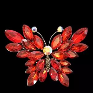 گل سینه زنانه مدل پروانه نگینی مجلسی 