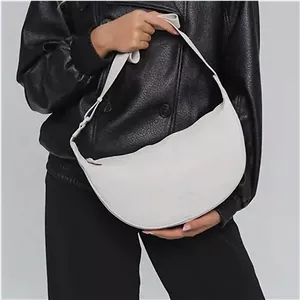 کیف دوشی زنانه دیوید جونز مدل  CM7561