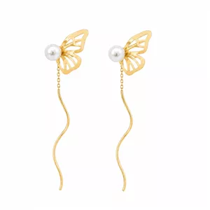 گوشواره بخیه‌ای طلا 18 عیار زنانه مان گالری مدل کرلی مروارید و پروانه کد EA01-0020700 