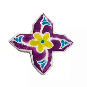 سنجاق سینه ی سرامیکی دست ساز طرح گل نیلوفر