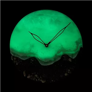 ساعت دیواری رزینی شبتاب طرح دریا و ساحل