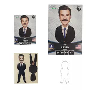 اسباب بازی زینتی کیمدی مدل مربی تد لاسو سری کوچ 2025 به همراه برچسب و فیگور 