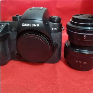 دوربین دست دوم عکاسی و فیلمبرداری samsung NX1 به همراه دو لنز 30mm f\/2 و 16-50mm ois (200 شات)