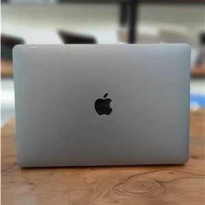 مک بوک پرو m1 8/256 2020 با تاچ بار 13 اینچ کارکرده
