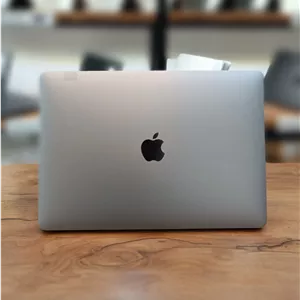 مک بوک پرو i7 16/512 مدل 2018 سایز 13 اینچ با تاچ بار کارکرده