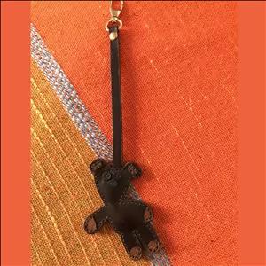 آویز یا چارم بگ چرم طبیعی دست دوز R.J