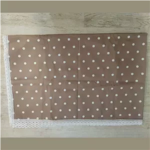 رومیزی دور حاشیه خال خالی سفید کرم (1 در 1.5 متری)