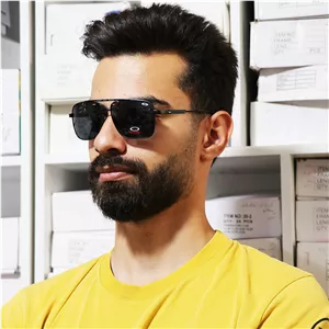 عینک آفتابی OAKLEY با فریم چندضلعی، رنگ نوک مدادی، لنز دودی هایلایت و پلاریزه مدل 008922