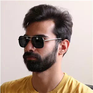 عینک آفتابی Carrera با فریم شکل مربعی، رنگ قهوه‌ای و طلایی و لنز قهوه‌ای تیره و پلاریزه مدل C426