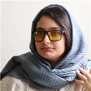 عینک دید در شب Cartier با فریم مستطیلی شکل، رنگ مشکی مات و عدسی زرد رنگ مدل P21170