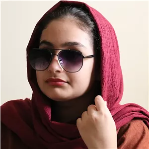 عینک آفتابی پرادا با فریم شکل چندضلعی، طلایی رنگ و عدسی دو رنگ سایه روشن مدل 22410