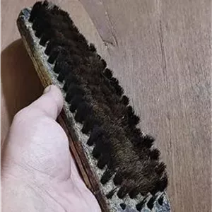 برس لباس قدیمی
