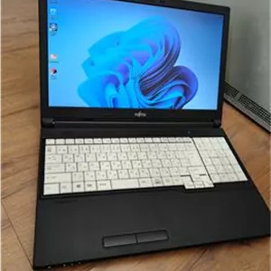لپ تاپ فوجیتسو i3 نسل 6