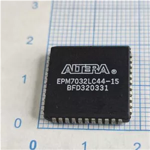 آی سی EPM7032LC44-15 PLCC