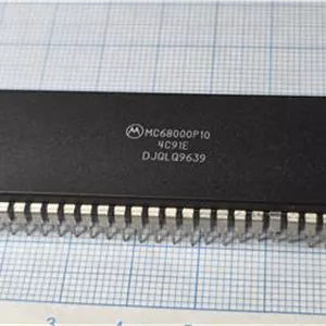 آی سی اورجینال MC68000P10 DIP64