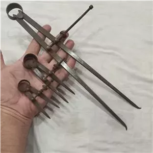 سه پرگار قدیمی فلزی
