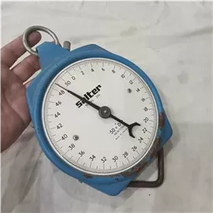 ترازو انگلیسی قدیمی  توضیحات دارد