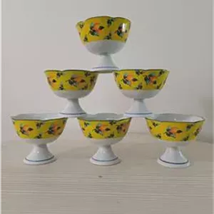 یک دست بستنی خوری