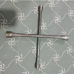 آچار چرخ صلیبی یونیور