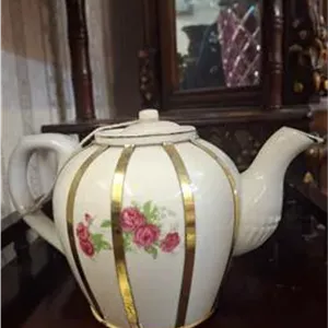 قوری چینی ژاپنی گل سرخی بند زده شده