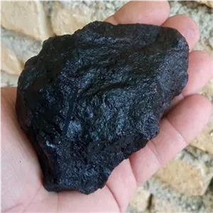 یک سنگ بزرگ مشکوک به شهاب سنگ آهنی
