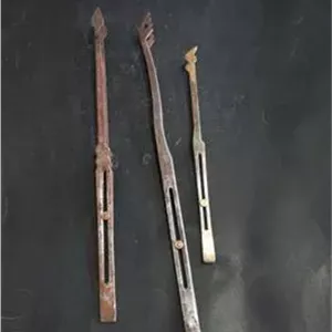 3 انبر قدیمی ذغال
