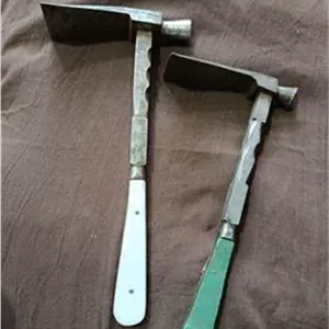 2 تیشه دستساز فولادی قدیمی ش یک