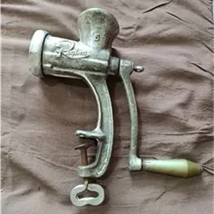 چرخ گوشت دستی قدیمی رجینا خاص و کمیاب