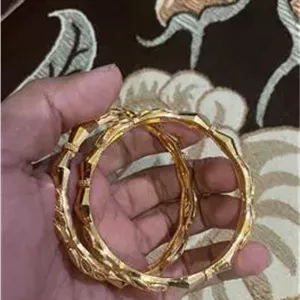 یک جفت النگو رنگ ثابت