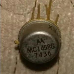 آی سی MC1458 طلایی ساخت موتورولا DUAL AMPLIFIER