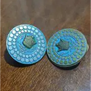 2 عدد بج سینه پنجاهمین سالگرد تاج برجسته