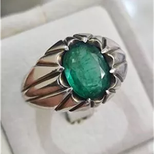انگشتر زمرد زامبیا خوش رنگ
