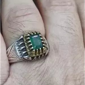 انگشتر زمرد تاج برنجی