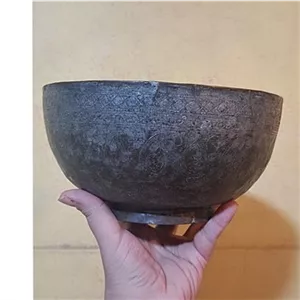 کاسه مسی قاجاری کعب دار بته جقه توضیحات