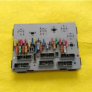 جعبه فیوز اورجینال کمیاب پژو 405 فرانسه