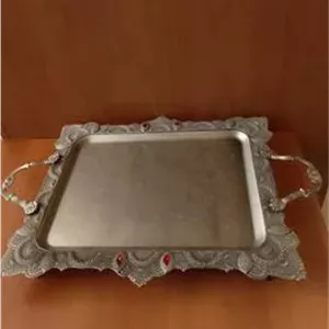 سینی مستطیل بزرگ نقره ای نگین قرمز پایه دار