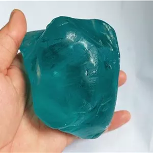 کلوخه درشت سنگ ابسیدین آبی به وزن 850 گرم