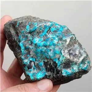 کلوخه سنگ فیروزه آبی محک نیشابوری اصل وزن 650 گرم