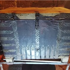 صندوق چوبی و قدیمی روسی
