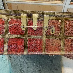 صندوق چوبی وقفل دار روسی قدیمی