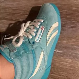کفش ورزشی ساقدار REEBOK اصل سایز 37.5