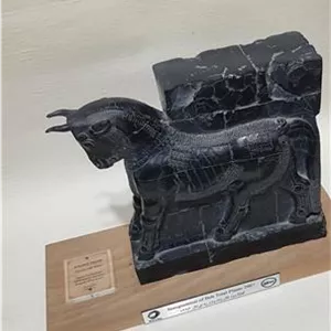 دکوری تندیس گاو شاخدار دروازه ملل پرسپولیس ایران