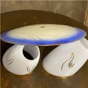 دو عدد حباب و کلاهک روی حباب