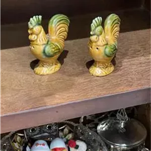 یک جفت نمکدان چینی قدیمی