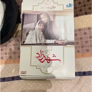 تعدادی زیاد نوار کاست و سی دی فیلم سریال